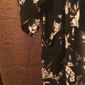 Beautiful floral wrap robe (one size fits most)